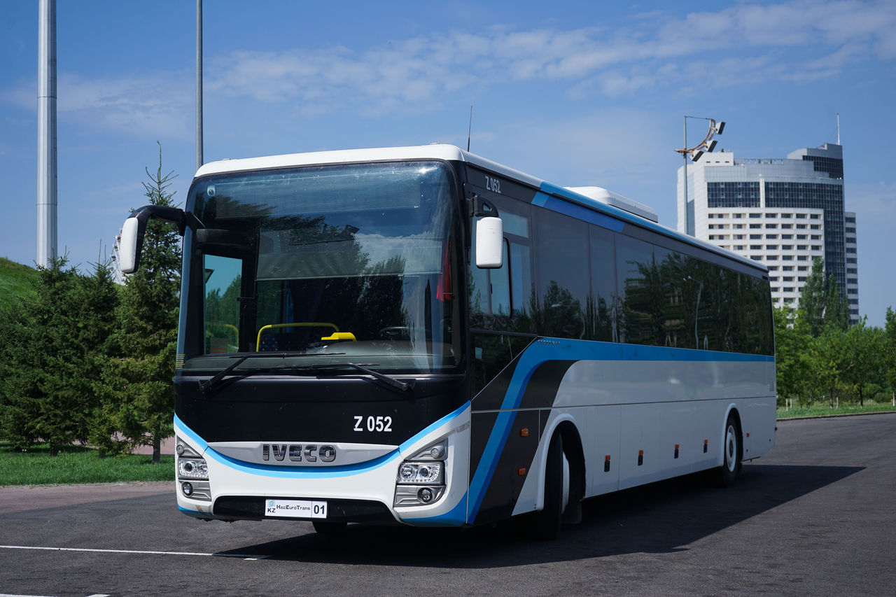 Покупать автобусы. Iveco Bus. Городские автобусы ижецо. Городской автобус Ивеко. Автобус Ивеко туристический.