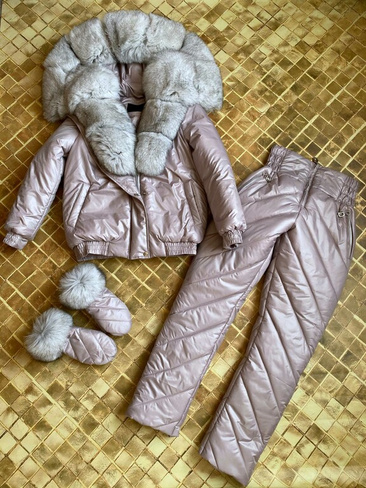 Пудровый зимний костюм с натуральным мехом - Рюкзак