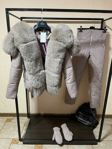 Зимняя куртка с мехом песца до низа и утепленные штаны в цвете тауп - Варежки с мехом