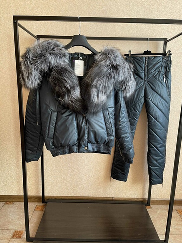 Женский зимний костюм с натуральным мехом чернобурки - Рюкзак