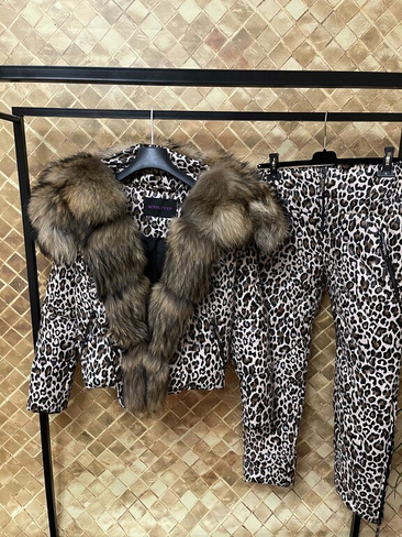 Леопардовый зимний костюм с натуральным мехом енота. - Варежки с мехом