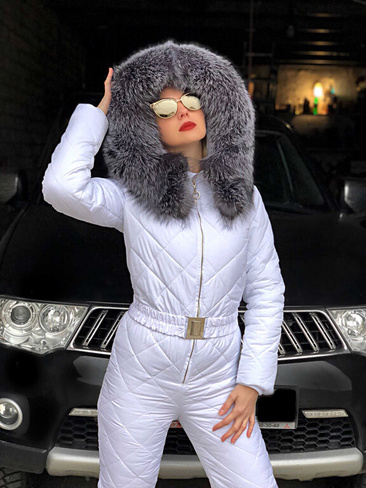 Белый женский комбинезон с натуральным мехом чернобурки - Шапка ушанка с мехом