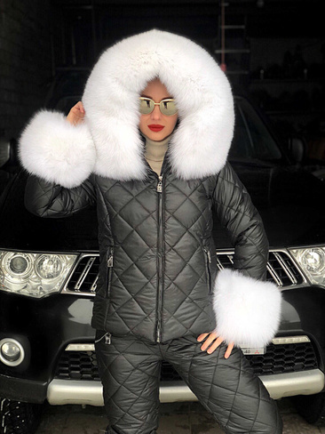 Женский зимний костюм с меховой отделкой манжет и капюшона - Без аксессуаров