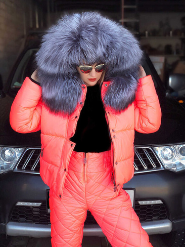 Яркий неоновый зимний костюм с натуральным мехом чернобурки - Рюкзак