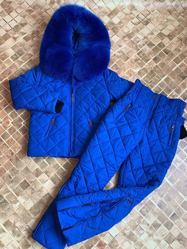 Ярко-синий зимний костюм с мехом песца - Дополнительно широкий пояс на кнопках