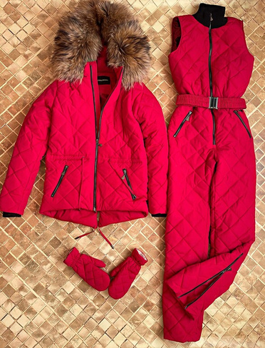 Красный зимний костюм: полукомбинезон и куртка с енотом - Варежки без меха