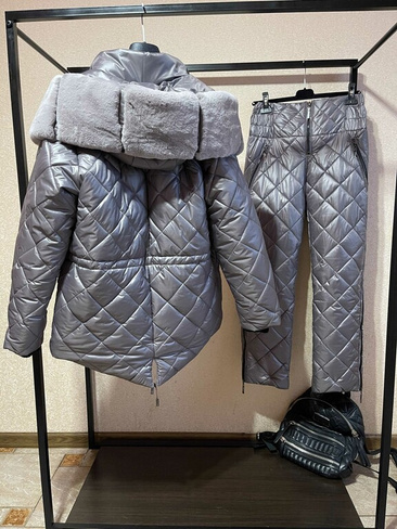 Женский костюм: куртка с утяжкой на талии и утепленные брюки - Шапка ушанка с мехом