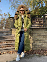 Длинная зимняя куртка с натуральным мехом енота - Брендированные лямки(резинка)