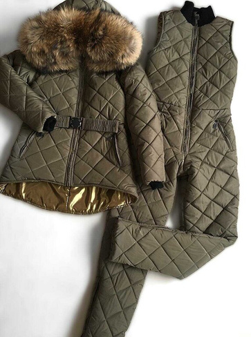 Зимний женский костюм: полукомбинезон и удлиненная куртка с мехом енота - Брендированные лямки(резинка)