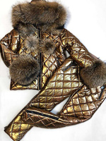 Зимний золотой костюм: куртка с меховыми манжетами и капюшоном и стеганые штаны - Варежки с мехом (мех используем дополн