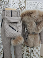 Бежевый зимний костюм Bellezza для прогулок с мехом финского енота - Косынка стеганая