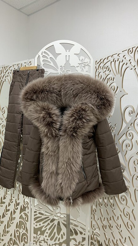 Женский зимний костюм с мехом Bellezza в коричневом цвете - Рюкзак