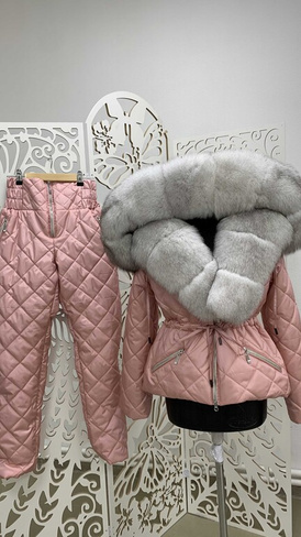 Розовый костюм лыжный: куртка парка с мехом песца до груди и стеганые теплые брюки - Брендированные лямки(резинка)
