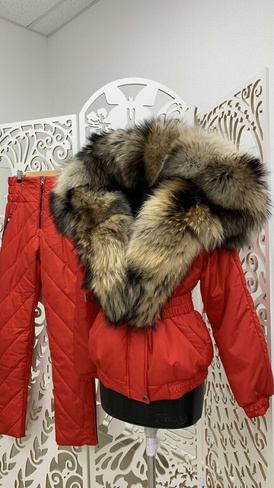 Красный зимний костюм: штаны+куртка бомбер с мехом финского енота - Варежки с мехом