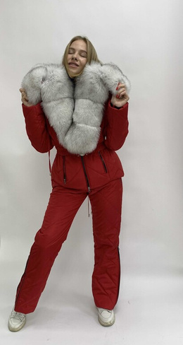 Красный зимний костюм: утепленные штаны и куртка с мехом песца вуаль - Без аксессуаров