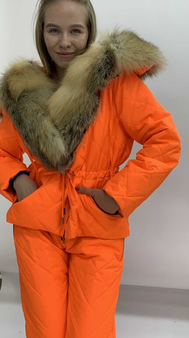 Ярко-оранжевый зимний костюм с натуральным мехом лисы исланд - Дополнительно широкий пояс на кнопках