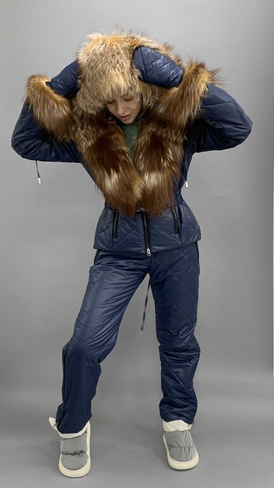 Синий костюм зимний: стеганые штаны и куртка парка на кулиске с натуральным мехом из обесцвеченной чернобурки - Косынка