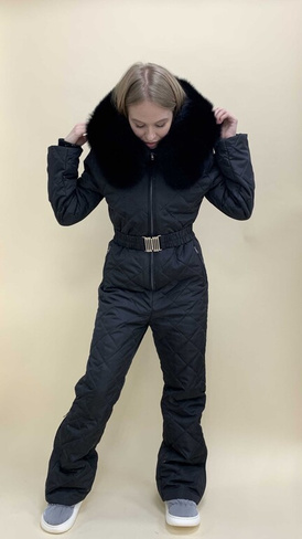 Черный зимний комбинезон женский с большой натуральной опушкой из песца - Рюкзак