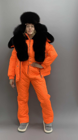 Оранжевый лыжный костюм зима: полукомбинезон и куртка бомбер с мехом песца под соболь - Варежки с мехом (мех используем