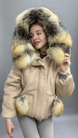 Пальто бомбер из натуральной шерсти с мехом исландской лисы