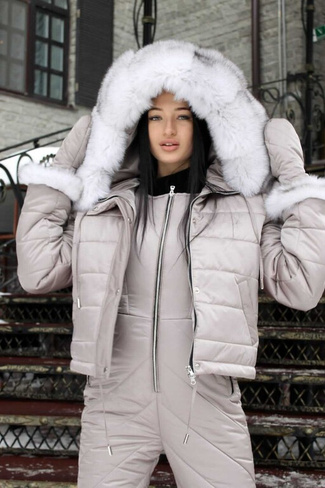 Бежевый зимний костюм для прогулок с натуральным мехом песца - Рюкзак
